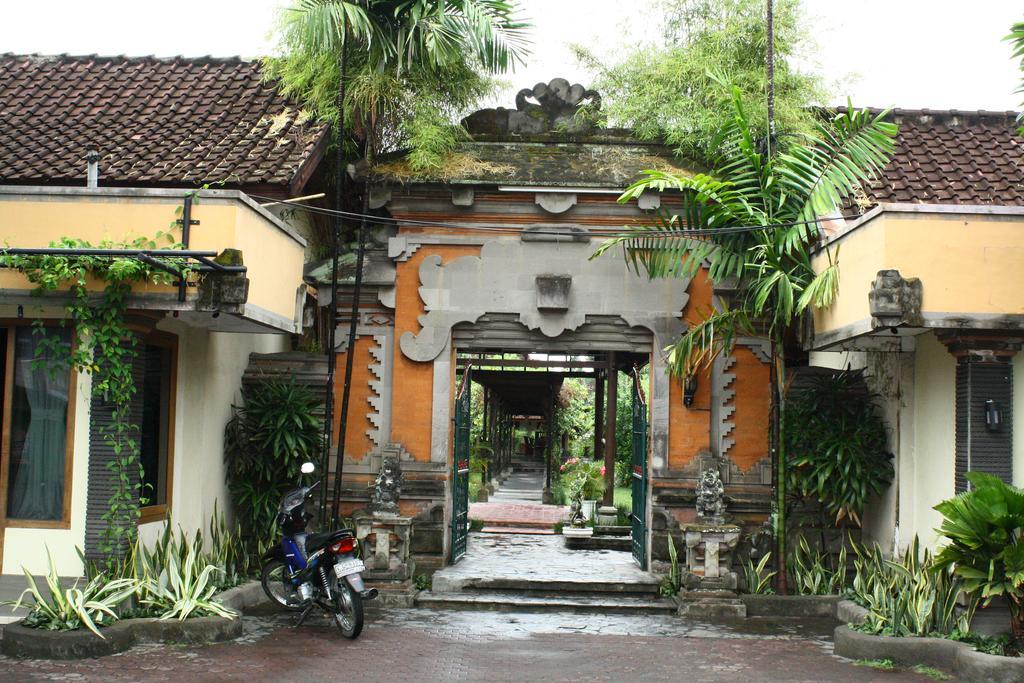 Hotel Ratih Mataram Exterior photo